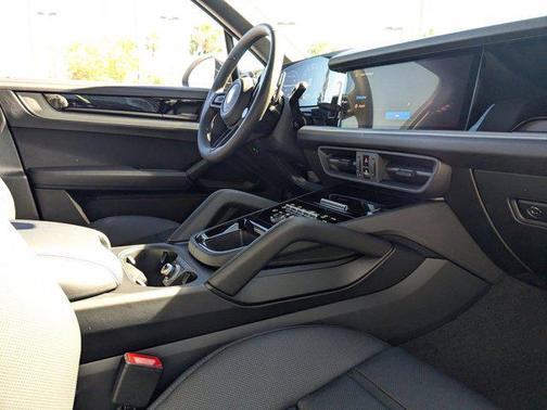 2025 Porsche Cayenne AWD