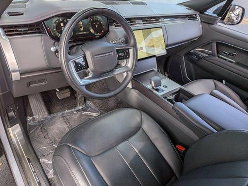 2025 Land Rover Range Rover P530 SE