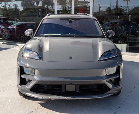 2025 Porsche Macan Turbo