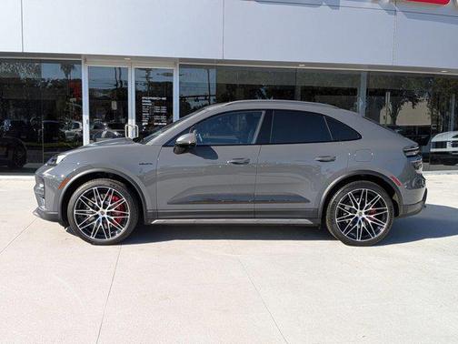 2025 Porsche Macan Turbo