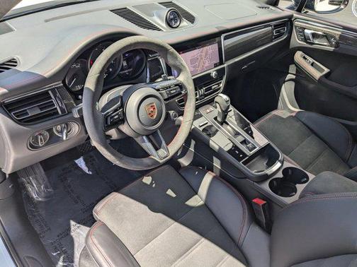 2025 Porsche Macan GTS