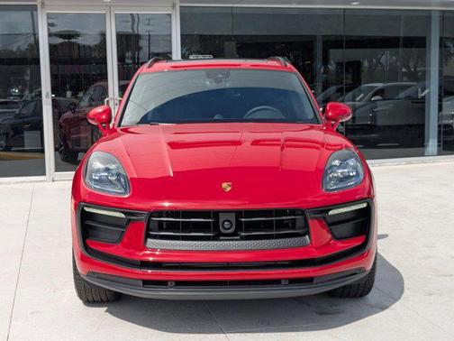 2026 Porsche Macan AWD