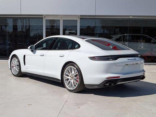 2022 Porsche Panamera GTS