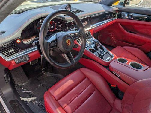 2022 Porsche Panamera GTS