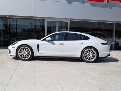 2022 Porsche Panamera GTS