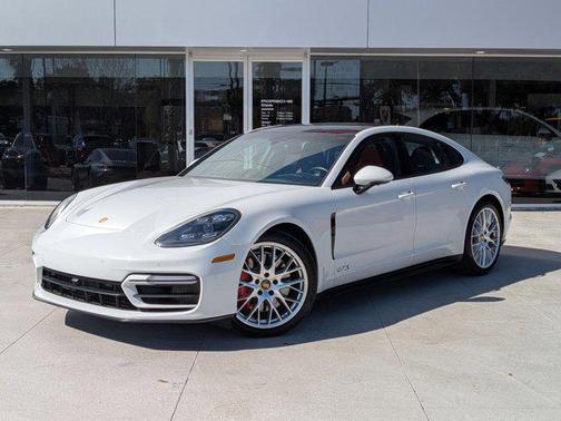 2022 Porsche Panamera GTS