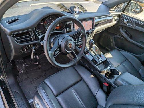 2025 Porsche Macan T