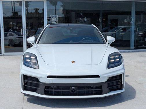 2025 Porsche Panamera 4