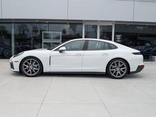 2025 Porsche Panamera 4
