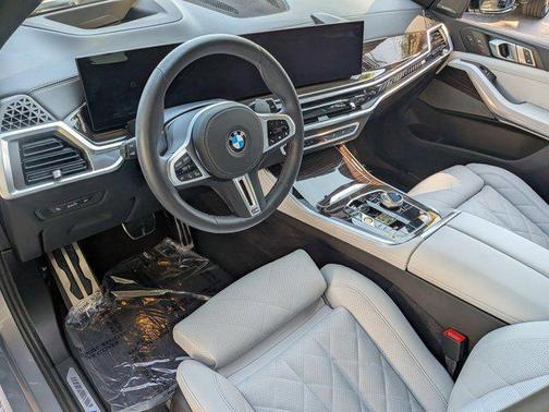 2025 BMW X5 M60i