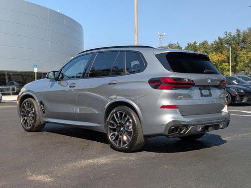 2025 BMW X5 M60i