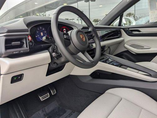 2025 Porsche Macan 4S