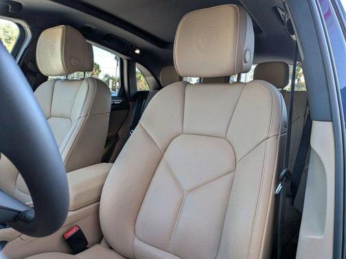 2025 Porsche Macan T