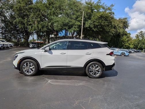 Glacial White Pearl 2024 Kia Sportage SX