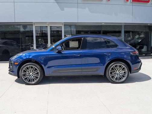 Gentian Blue Metallic 2026 Porsche Macan Macan
