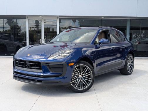 Gentian Blue Metallic 2026 Porsche Macan Macan