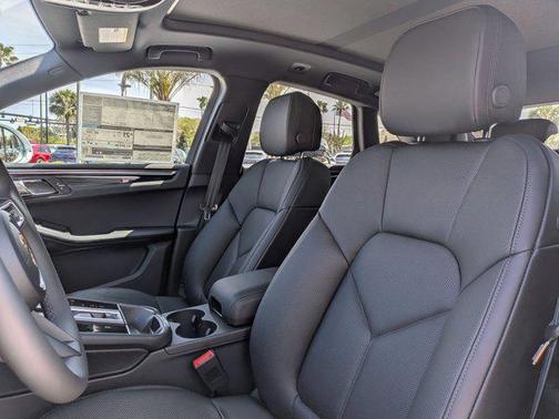 2026 Porsche Macan AWD