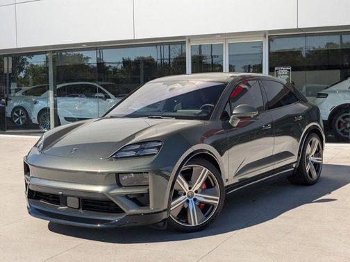 2024 Porsche Macan Turbo