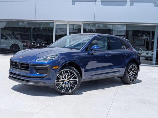 Gentian Blue Metallic 2026 Porsche Macan Macan