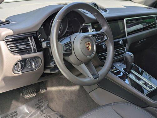 2023 Porsche Macan AWD