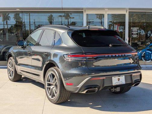 2025 Porsche Macan AWD