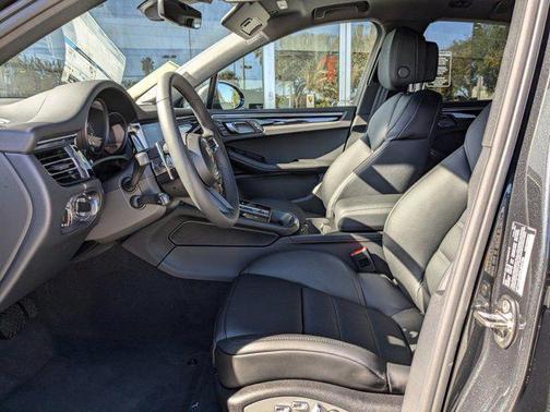 2025 Porsche Macan AWD