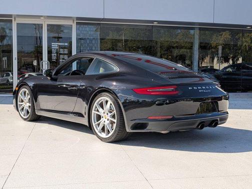 2019 Porsche 911 Carrera