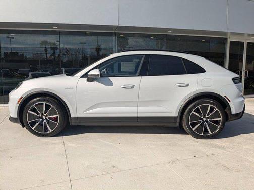 2025 Porsche Macan 4S