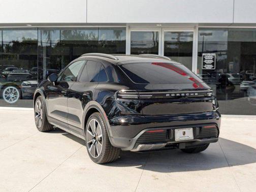 2024 Porsche Macan 4