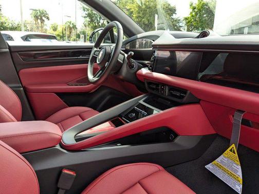 2024 Porsche Macan 4
