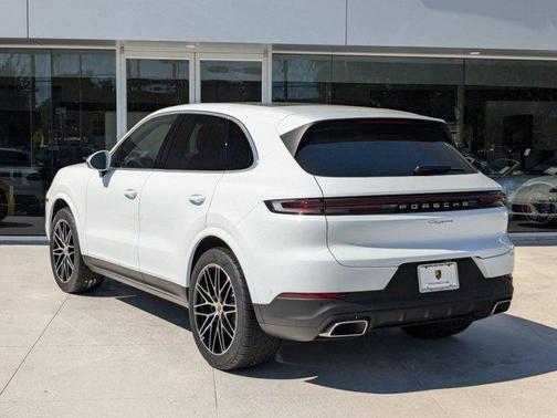 2025 Porsche Cayenne AWD