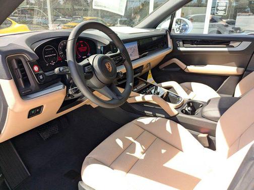 2025 Porsche Cayenne AWD