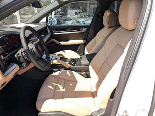 2025 Porsche Cayenne AWD