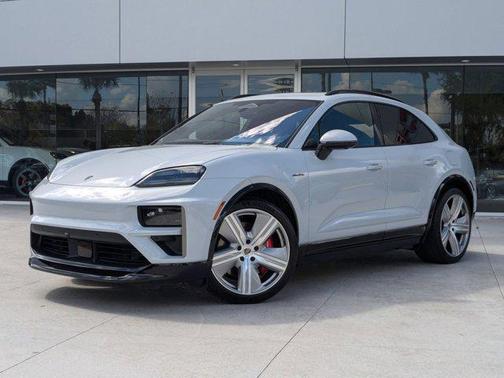 2025 Porsche Macan Turbo