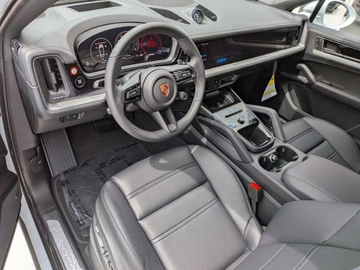 Carrara White Metallic 2026 Porsche Cayenne Cayenne
