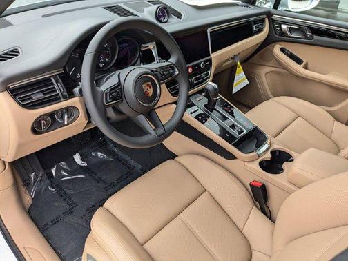 2025 Porsche Macan AWD