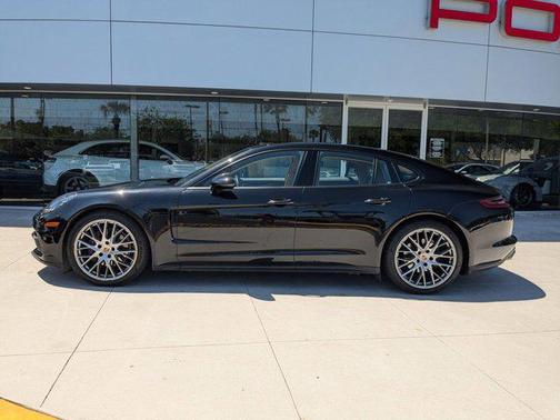 2020 Porsche Panamera RWD