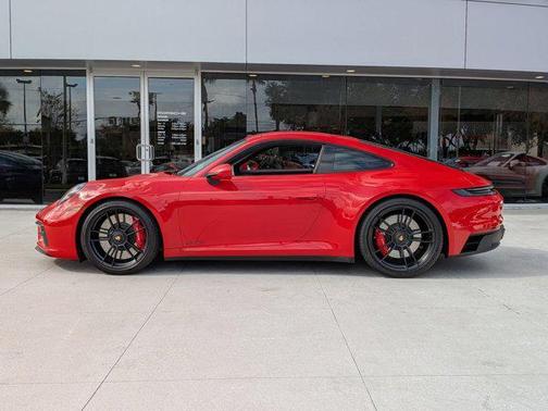 2022 Porsche 911 Carrera GTS
