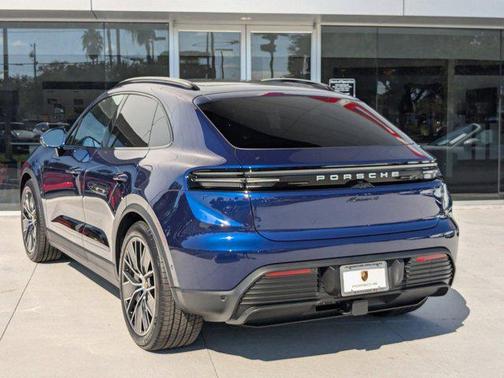 2024 Porsche Macan 4