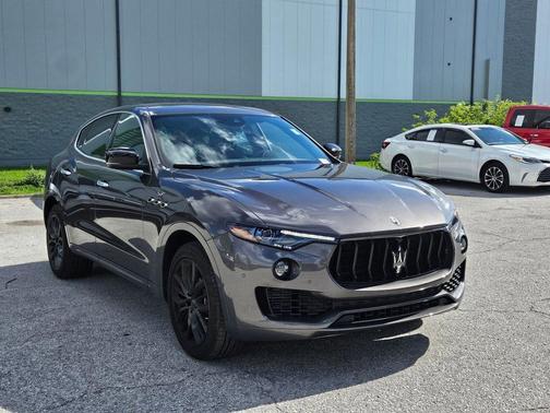 Grigio Maratea Metallic 2024 Maserati Levante GT Ultima