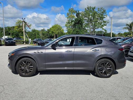 Grigio Maratea Metallic 2024 Maserati Levante GT Ultima