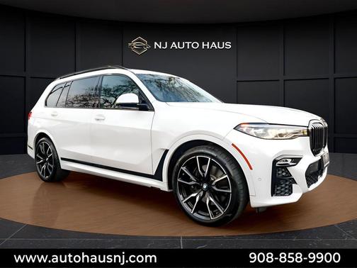 Mineral White Metallic 2022 BMW X7 xDrive40i