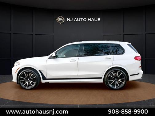 Mineral White Metallic 2022 BMW X7 xDrive40i