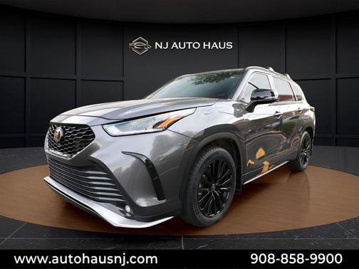 Magnetic Gray Metallic 2024 Toyota Highlander XSE