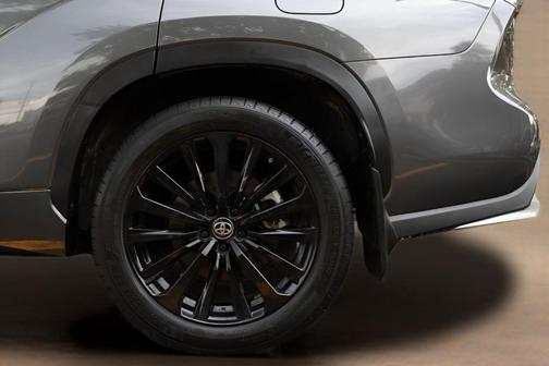 Magnetic Gray Metallic 2024 Toyota Highlander XSE