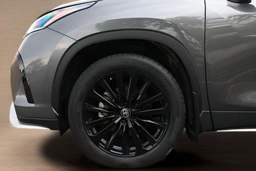 Magnetic Gray Metallic 2024 Toyota Highlander XSE