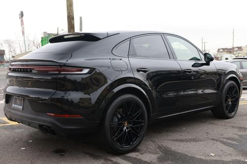 2024 Porsche Cayenne AWD