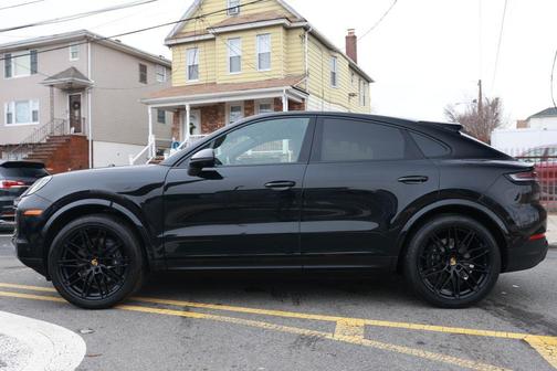 2024 Porsche Cayenne AWD