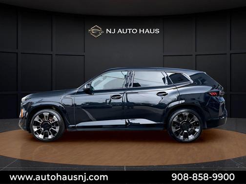 Black Sapphire Metallic 2024 BMW XM Base