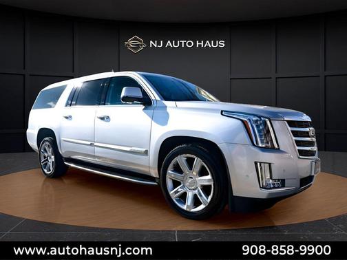 Radiant Silver Metallic 2018 Cadillac Escalade ESV Luxury